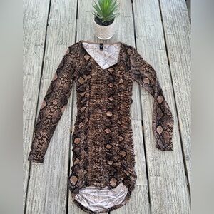 Women's Windsor Snake Print Ruched stretchy Long Sleeve Dress, Sz Large